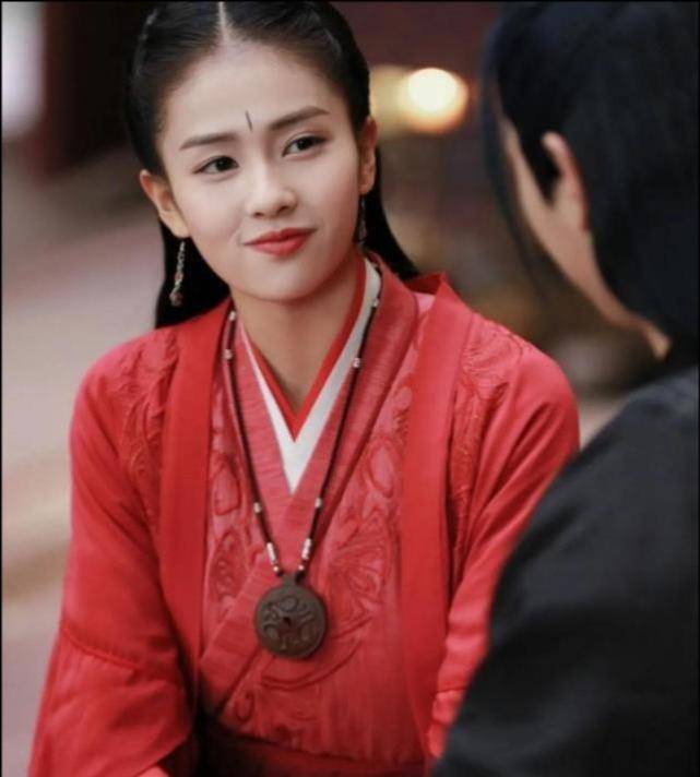 之后白鹿成为于正力捧,先后出演了网剧《大王不容易》,《西游记女儿国