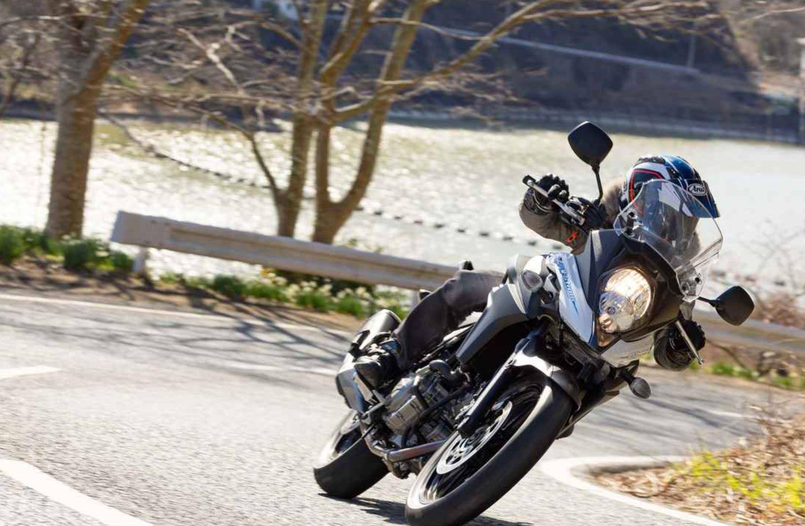 休旅摩托,2023款铃木v-strom650,配置一般机械性能绝佳_搜狐汽车_搜狐
