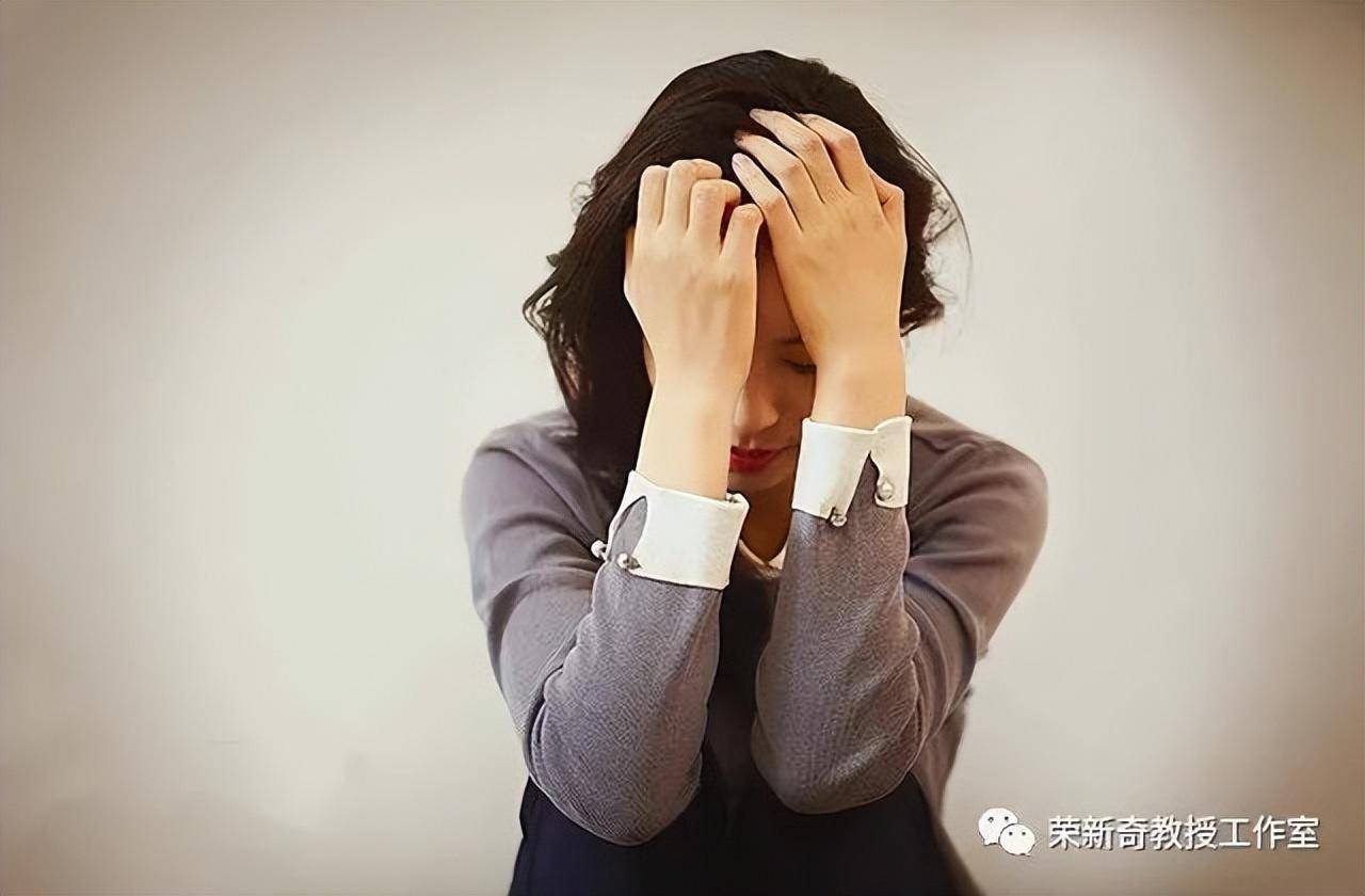幻听、抑郁症同时并存?有抑郁症倾向要当心!_患者_症状_生活