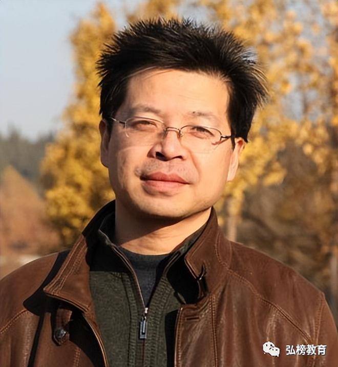 获文学学士,硕士学位,受教于于希宁,张志民诸教授,1989年留校任教