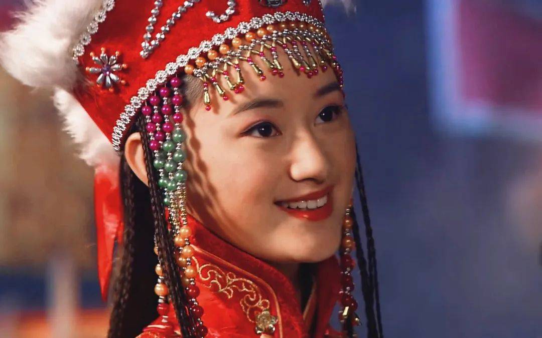 是驰骋在草原上性格飒爽的"敏敏公主".是美丽善良恋爱脑的"赵佳乐".