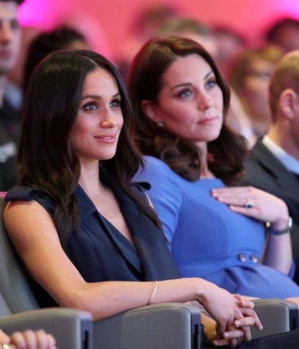 英国"在逃王妃"梅根:带着哈里王子退出王室,扬言参加美国大选_小时候