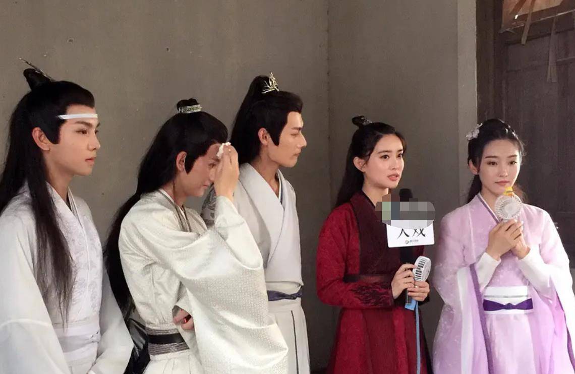 肖战低调现身《陈情令》剧组聚餐,同行女星曾因其被骂_孟子义_杨紫