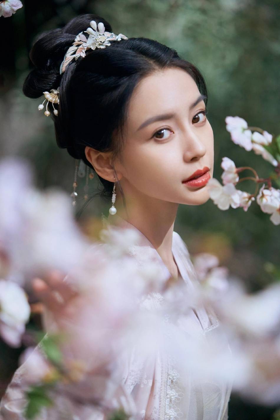 baby首支国风单曲封面曝光,穿古装赏花展现仙女气质_支持_时尚_中国