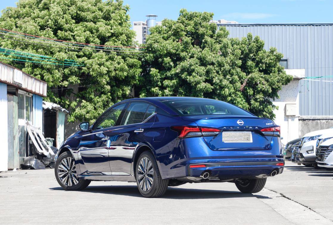 日产天籁中期改款上市,号称第八代过渡产品,配2.