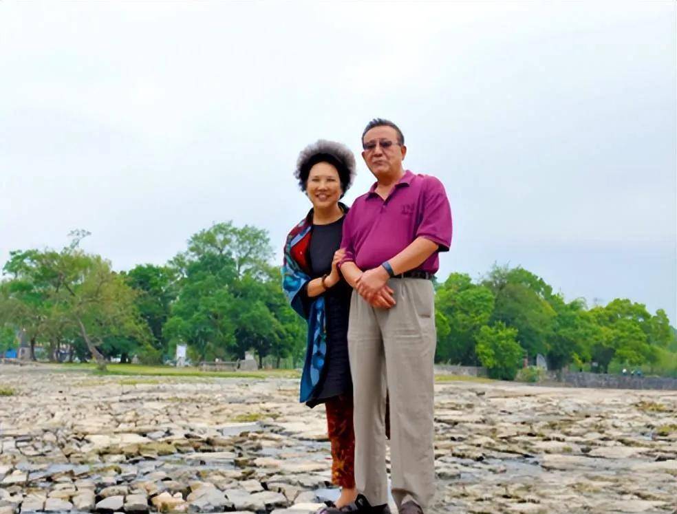 歌唱家王秀芬:嫁播音员丈夫,婚后生一女,幸福美满_傅华_朋友_什么