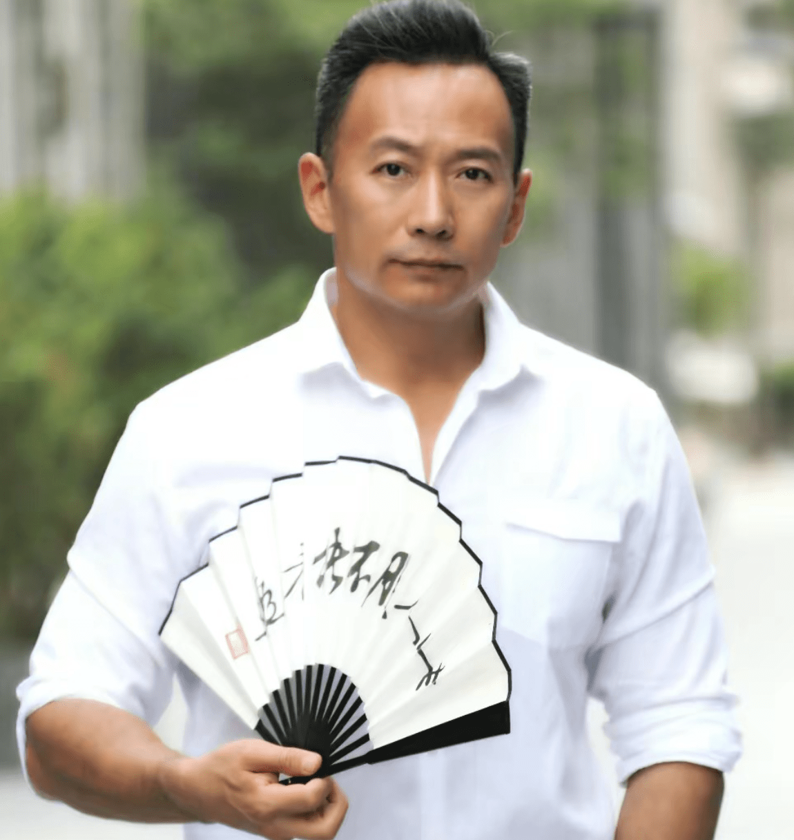 50岁知名主持人谭江海辞职!