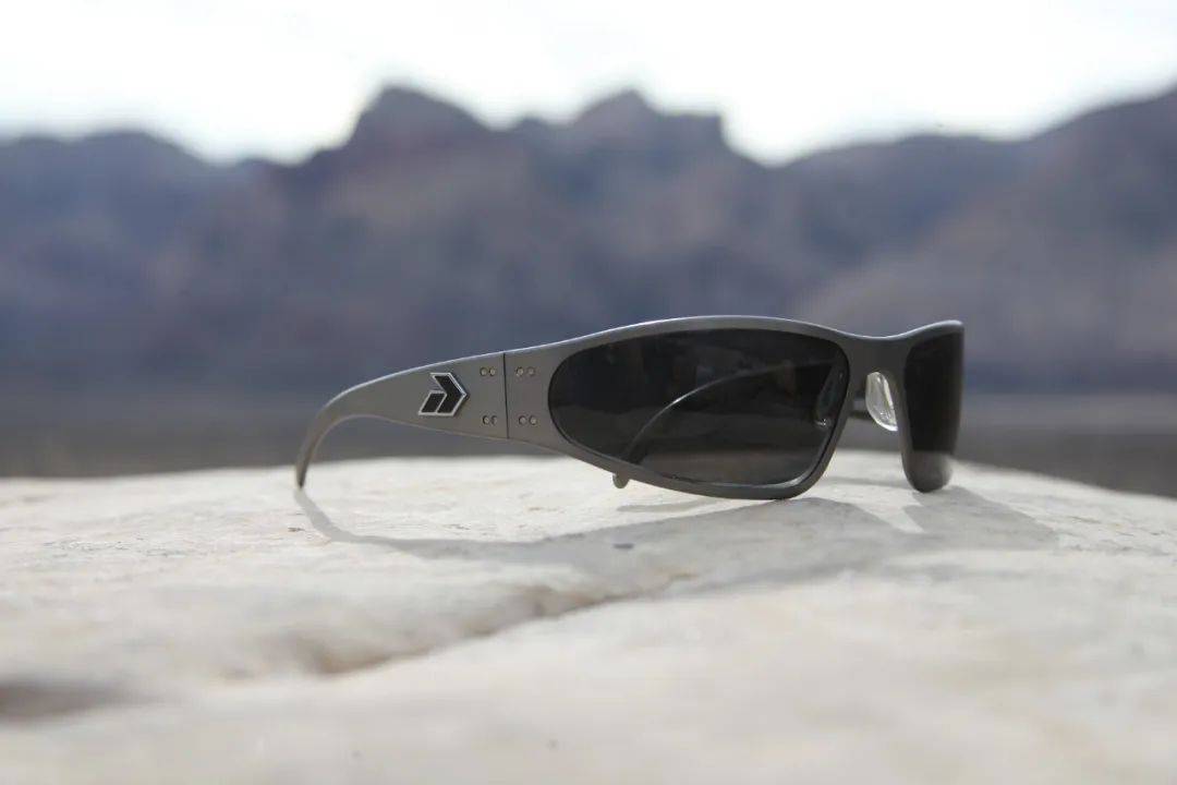 颜值与实力并存的战斗力——gatorz战术太阳眼镜_产品_镜片_系列