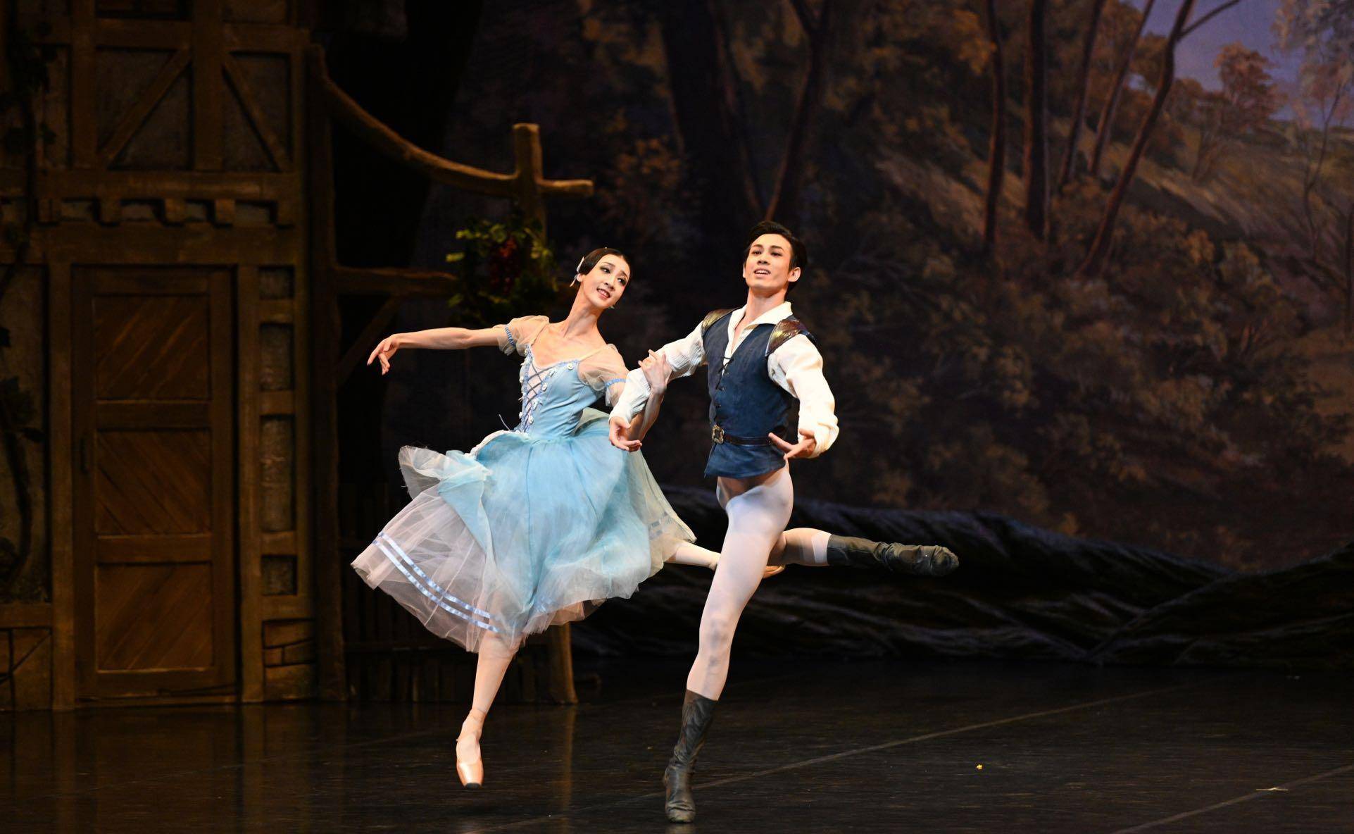 中央芭蕾舞团演绎浪漫芭蕾巅峰之作,中国最轻的"吉赛尔"_舞蹈_比赛