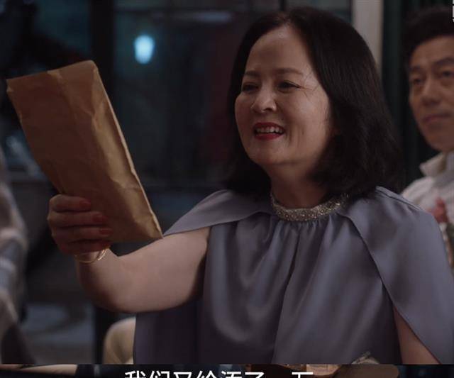 的地位却岌岌可危,在婆婆的眼中,她就像是一个照顾老公和儿子的保姆!