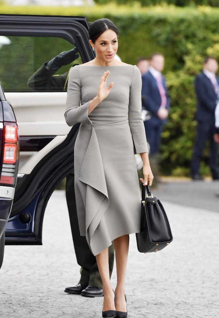 梅根打破英王室"高调"风格,穿灰色连衣裙显3d身材,高级不低俗
