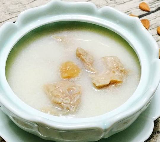 秋天又到了该喝润肺止咳的杏汁炖猪肺_南杏_备用_热水