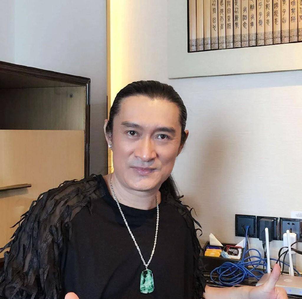 前几天,黄安来到湖南参加活动.活动之余,他还去了当地餐厅品尝美食.