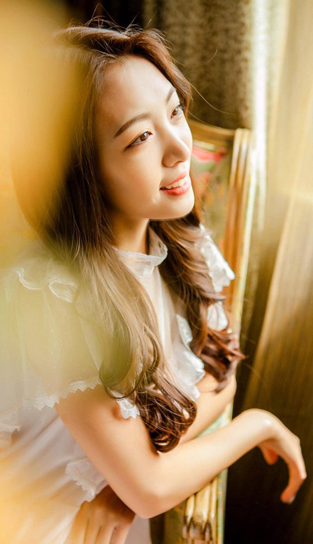 女生单人照可以这样拍,减龄有气质,拍出女人的"优雅"_白色_镜头_短裙