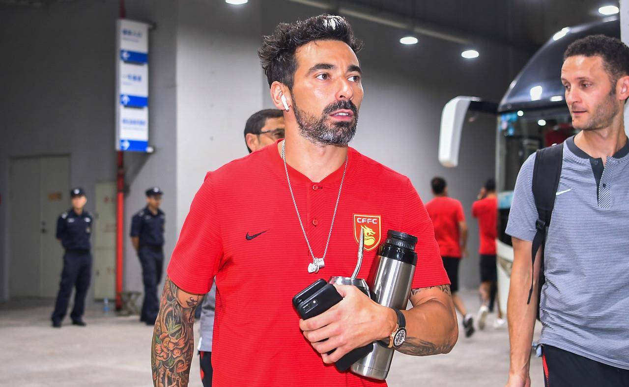 曾效力过那不勒斯,巴黎圣日耳曼,河北华夏幸福等队的拉维奇谈到了自己