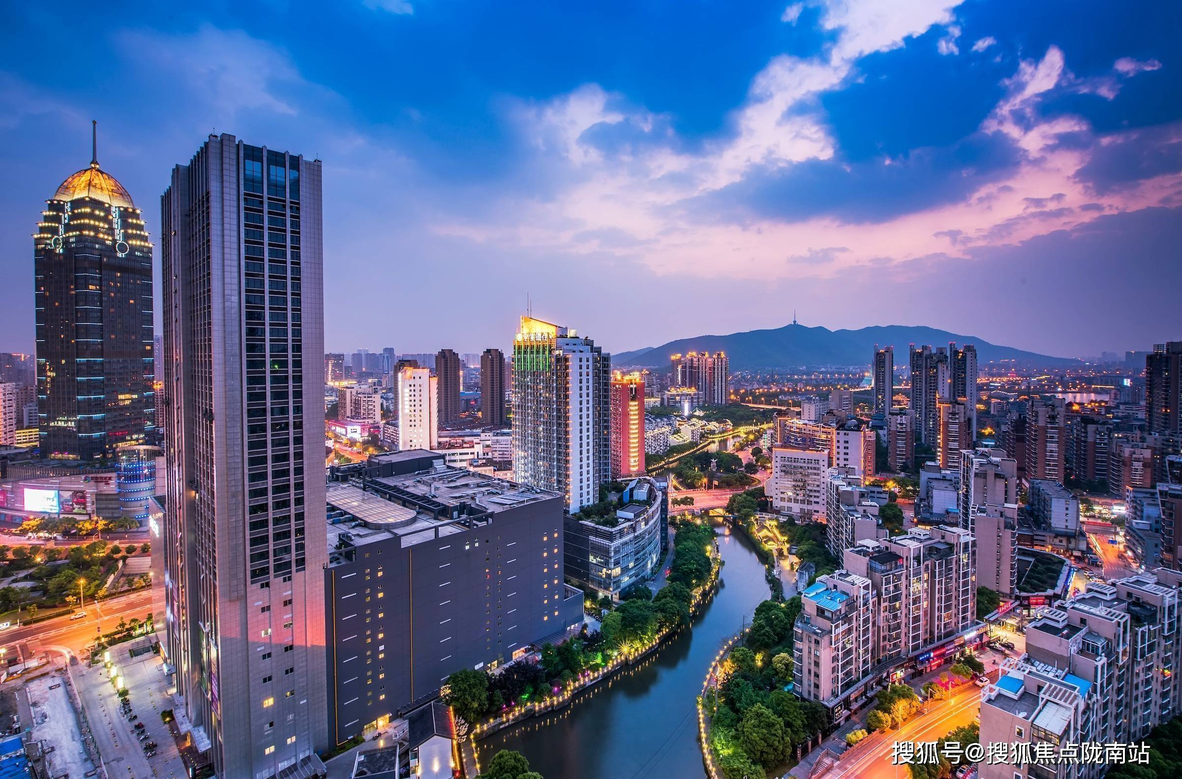 孕育无锡,聚焦世界两条河,往往孕育出面向世界的一流城市一条河,流淌