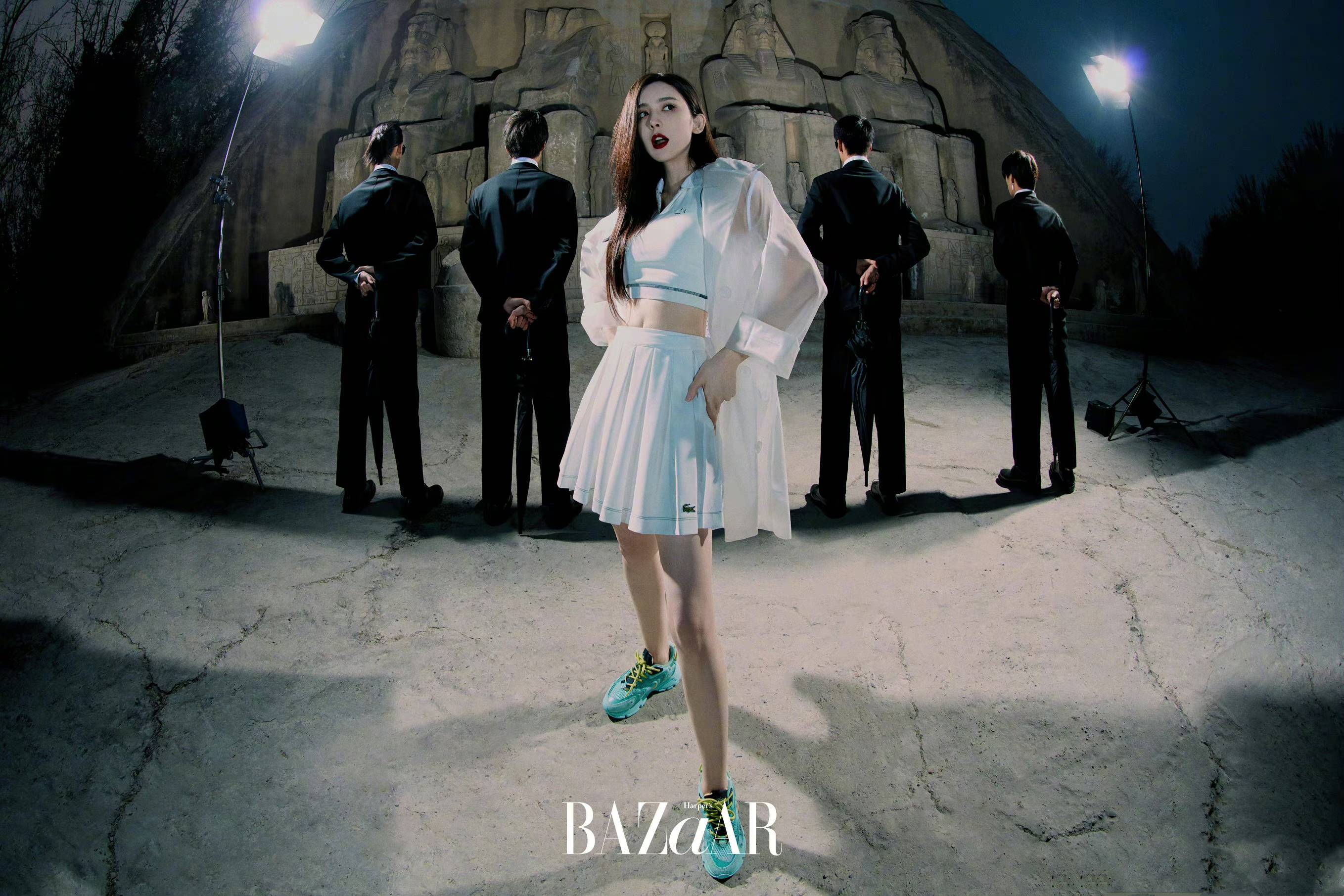 古力娜扎登上《时尚芭莎》封面,红唇长裙气场全开,宛如女王降临_大片