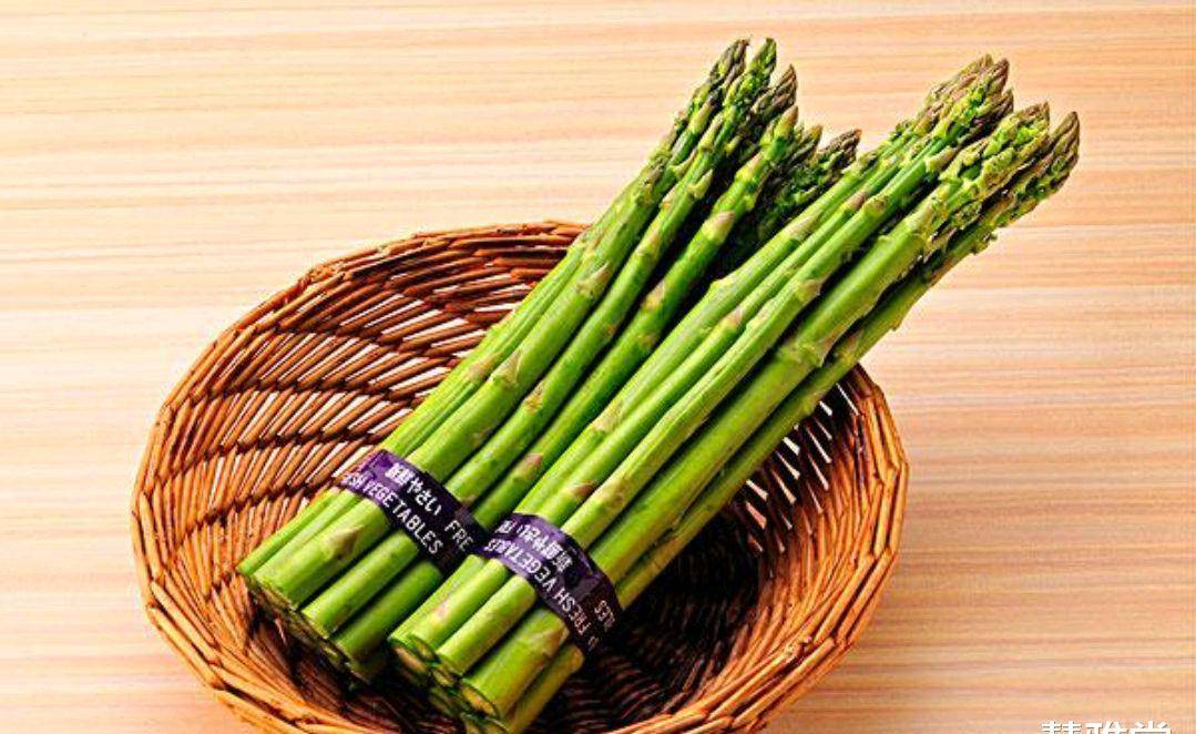 当尿酸浓度越来越高,嘌呤物堆积越来越多时,痛风就会乘机而入.