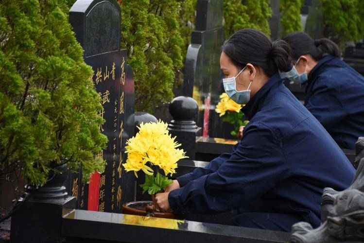 江西民盟盟员赵子建:清明节建议出台《殡葬法》,给人民最后的尊严!