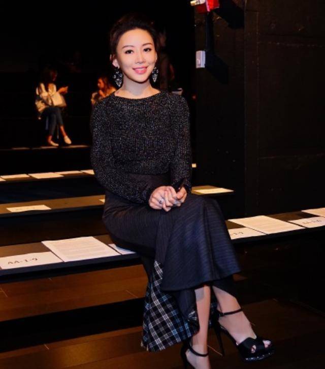 "九球天后"潘晓婷轻松驾驭任何一种穿衣风格_黑色_因为_身材
