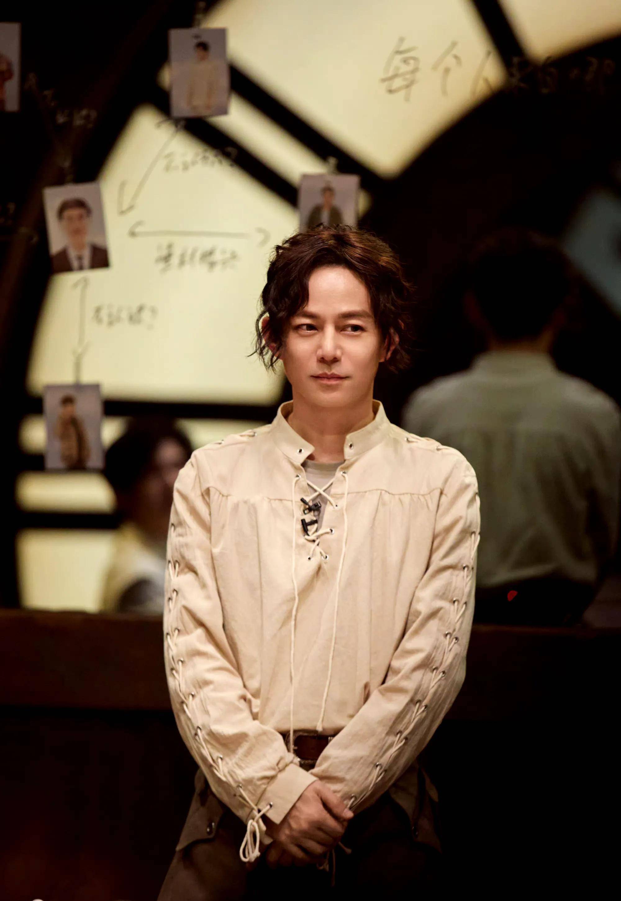 何老师案的人物是猎人"whycome",造型时尚,让我想起了何美男.