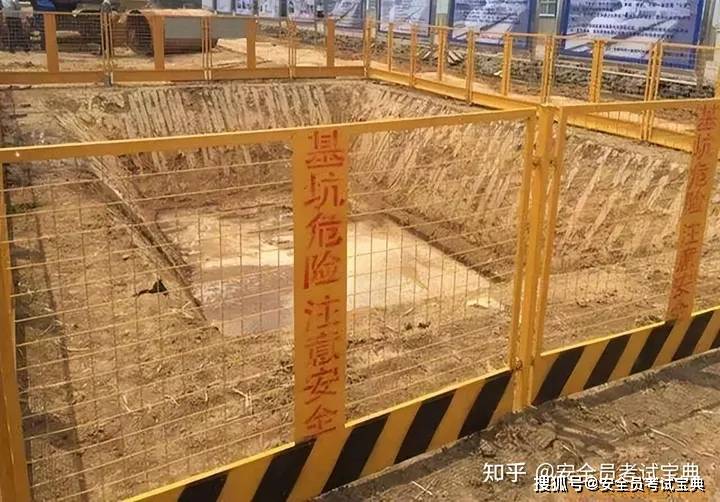 2023年安全员c证图片题考试题库及答案送达!_施工_升降机_防护