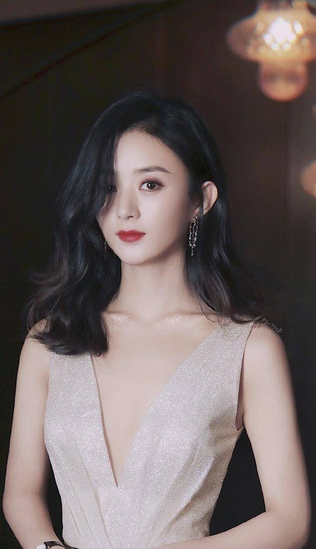 升级当妈,从少女到母亲,赵丽颖气质变了_长裙_印花_星光