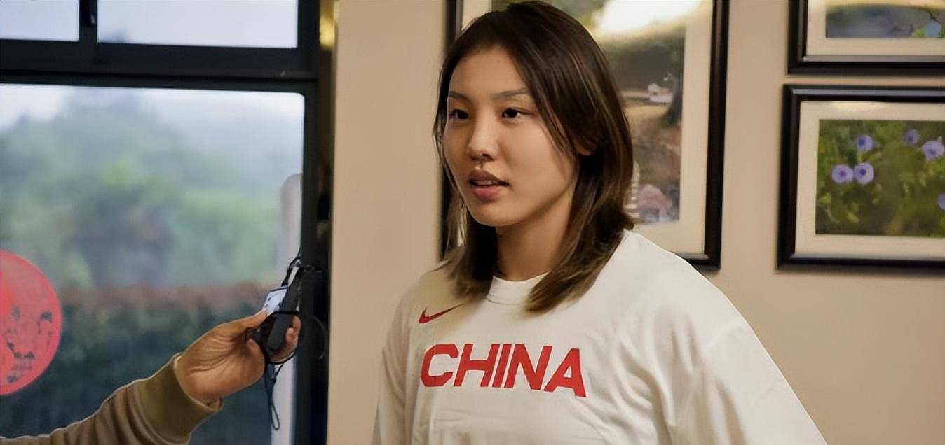 女篮最新集训,只有12人报到,没有李梦,主教练郑薇话里有话_篮球_李缘