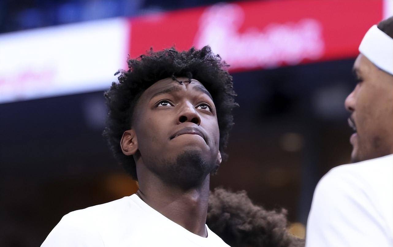 怀斯曼遭遇了右膝半月板撕裂的伤势,随后接受了手术治疗,对半月板进行