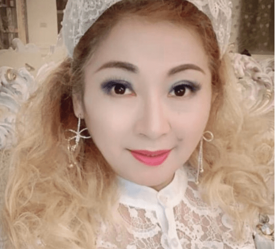 62岁女星殡仪馆前遭遇车祸,现场照曝光,被车撞飞头部着地_池秋美_女