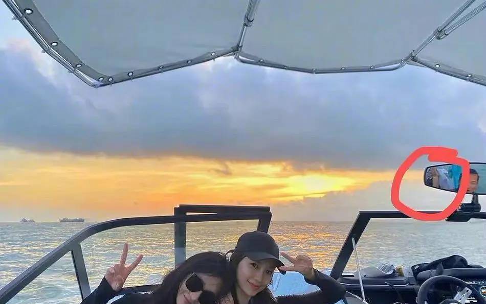 蔡徐坤晒合照澄清与baby绯闻,还不忘细心帮黄旭熙将纹身p掉_网友_照片