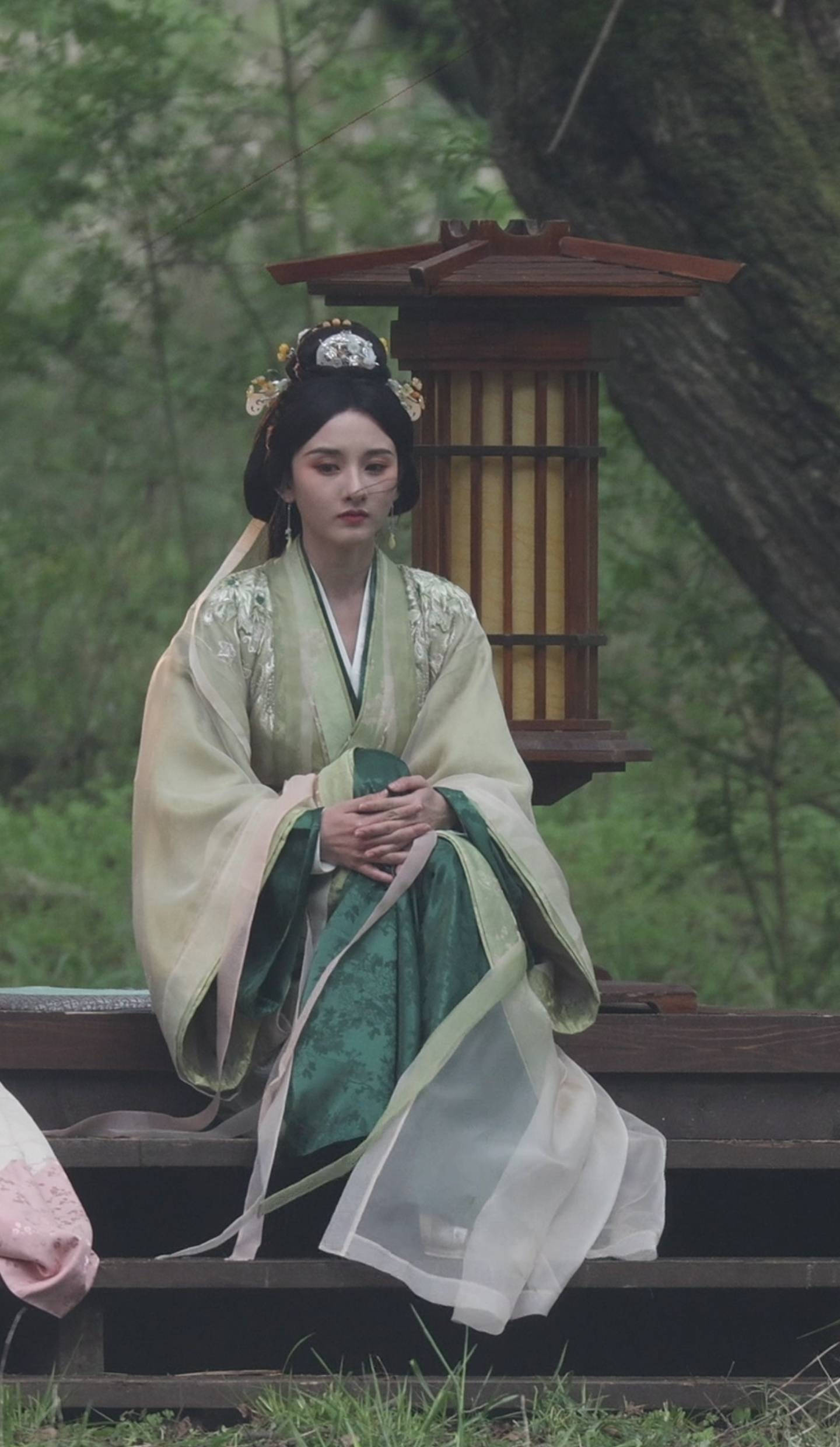 宋祖儿青衫古装照婉约清丽 妆容娇嫩似出水芙蓉-搜狐大视野-搜狐新闻