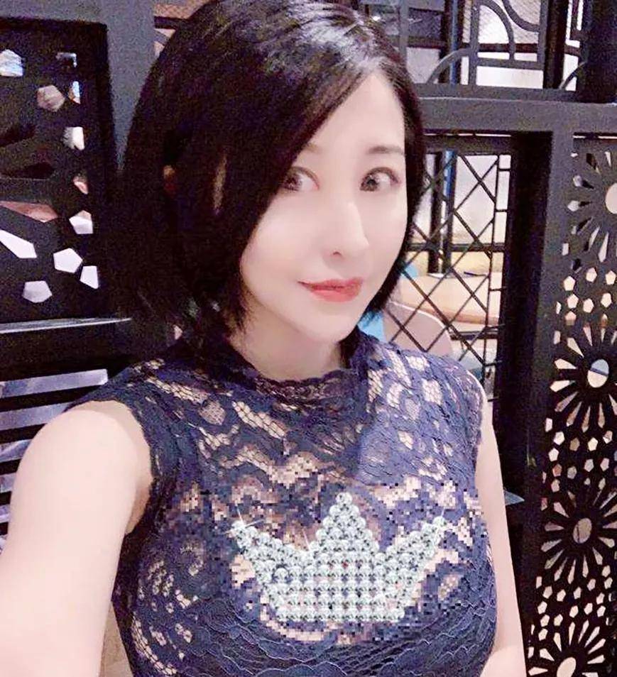 她是最性感女台球裁判,被球迷喷到关社交评论,现已入籍美国_吕萌希