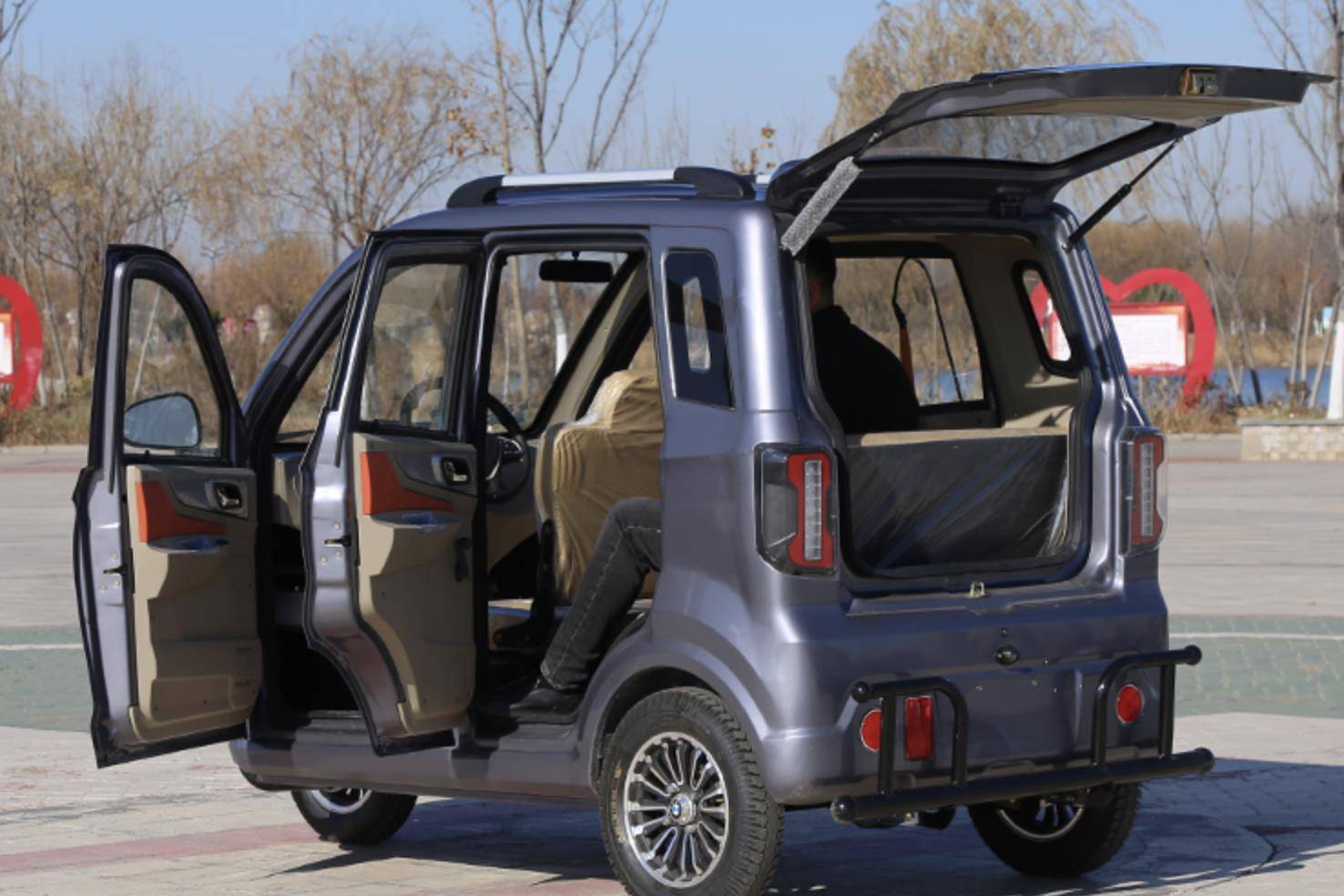 轻骑木兰三轮摩托车测评:超宽车身,乘坐舒适,最大续航140公里_搜狐