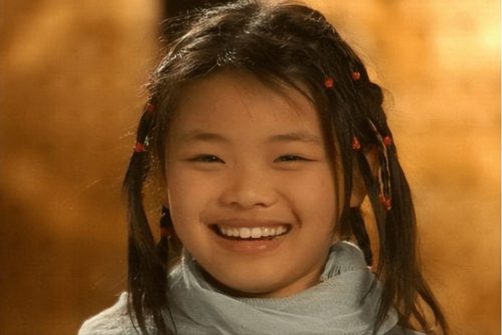 "整容式成长"莫小贝,曾被称为"最丑童星",如今成功逆袭_王莎莎_角色