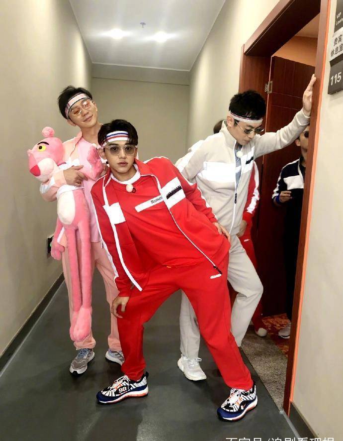 李晨晒宁波跑男剧透,朱亚文反手叉腰骚气十足,baby帮许凯暖场子