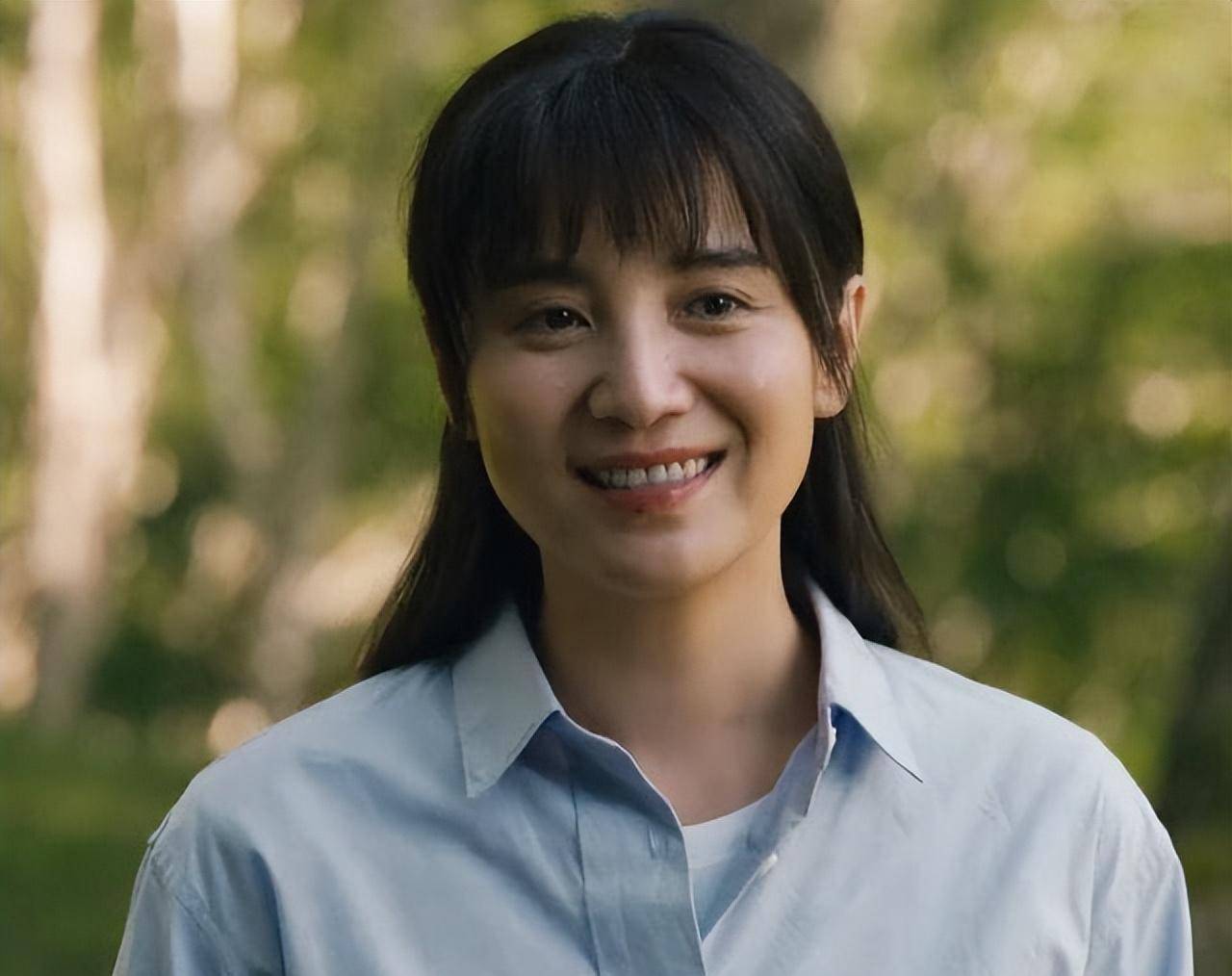 宋佳:凭"吊带"上位,与已婚导演同居,如今43岁活的潇洒又自在