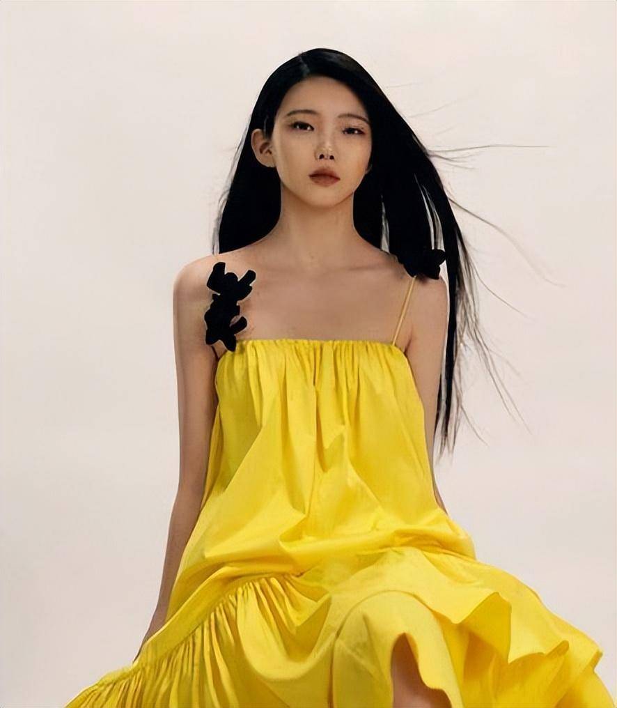 李熙凝身穿淡黄色长裙亮相,仙气十足!网友表示女神不一样!