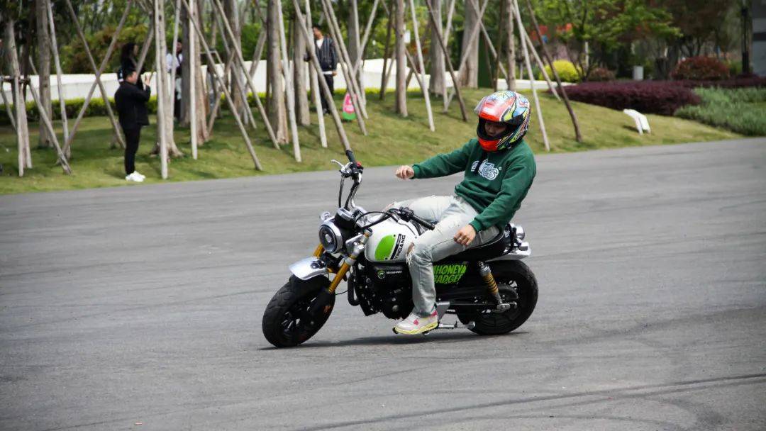 9980元,银钢发布新一代mini蜜獾,150平衡轴动力_搜狐汽车_搜狐网