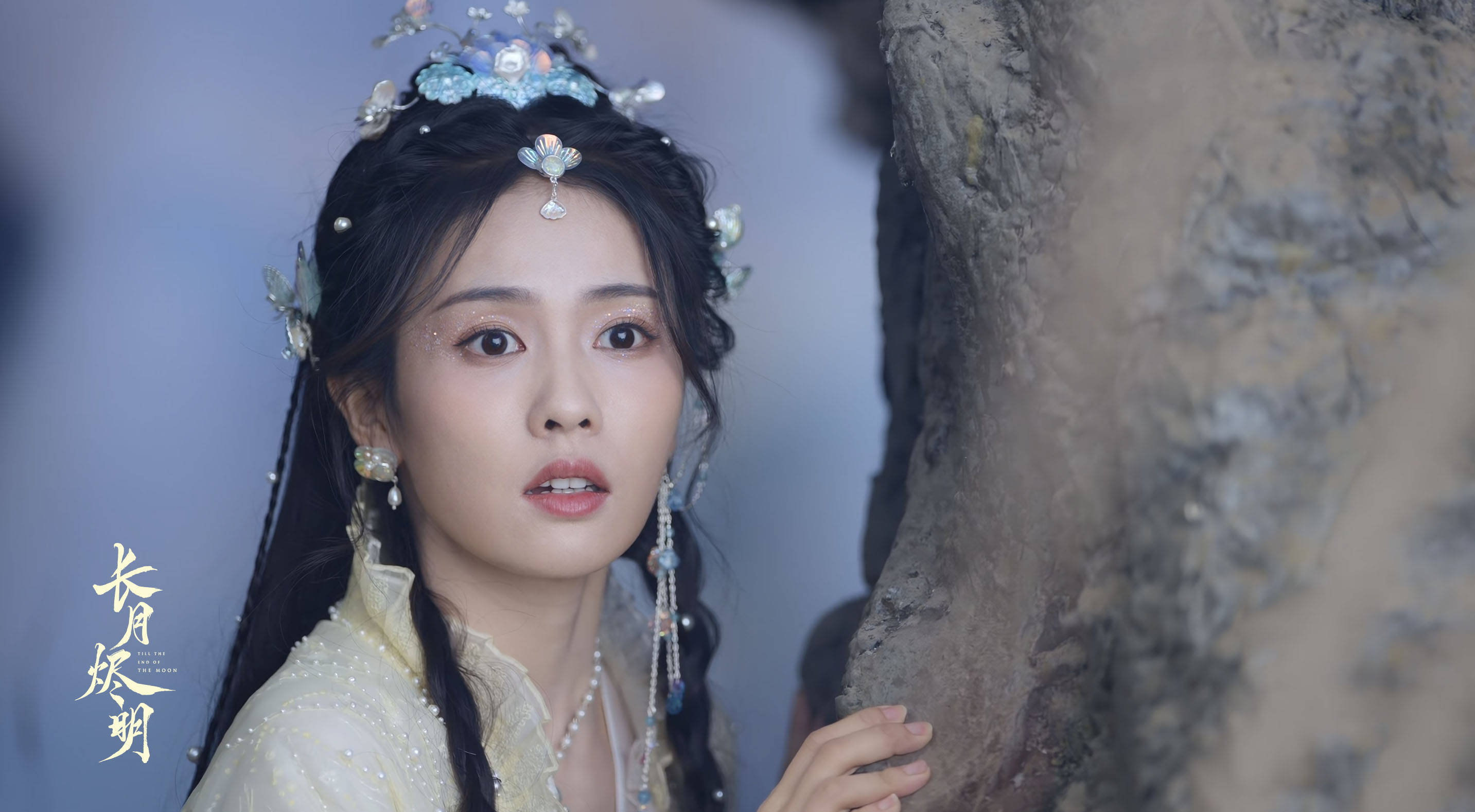 桑酒本是墨河底那个无忧无虑的小蚌精,有父兄宠她,有子民爱她,还拥有