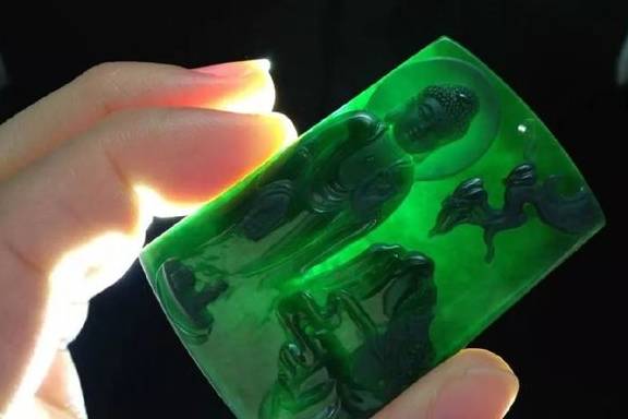 稀有品"墨翠"的真假之分,您还在买假货吗?_翡翠_品质_色泽