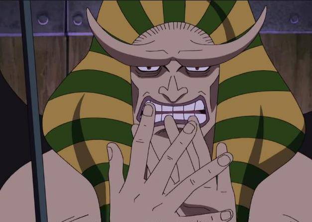 他很有野心,想要当上监狱长,因此路飞等人大闹推进城的时候,故意看着