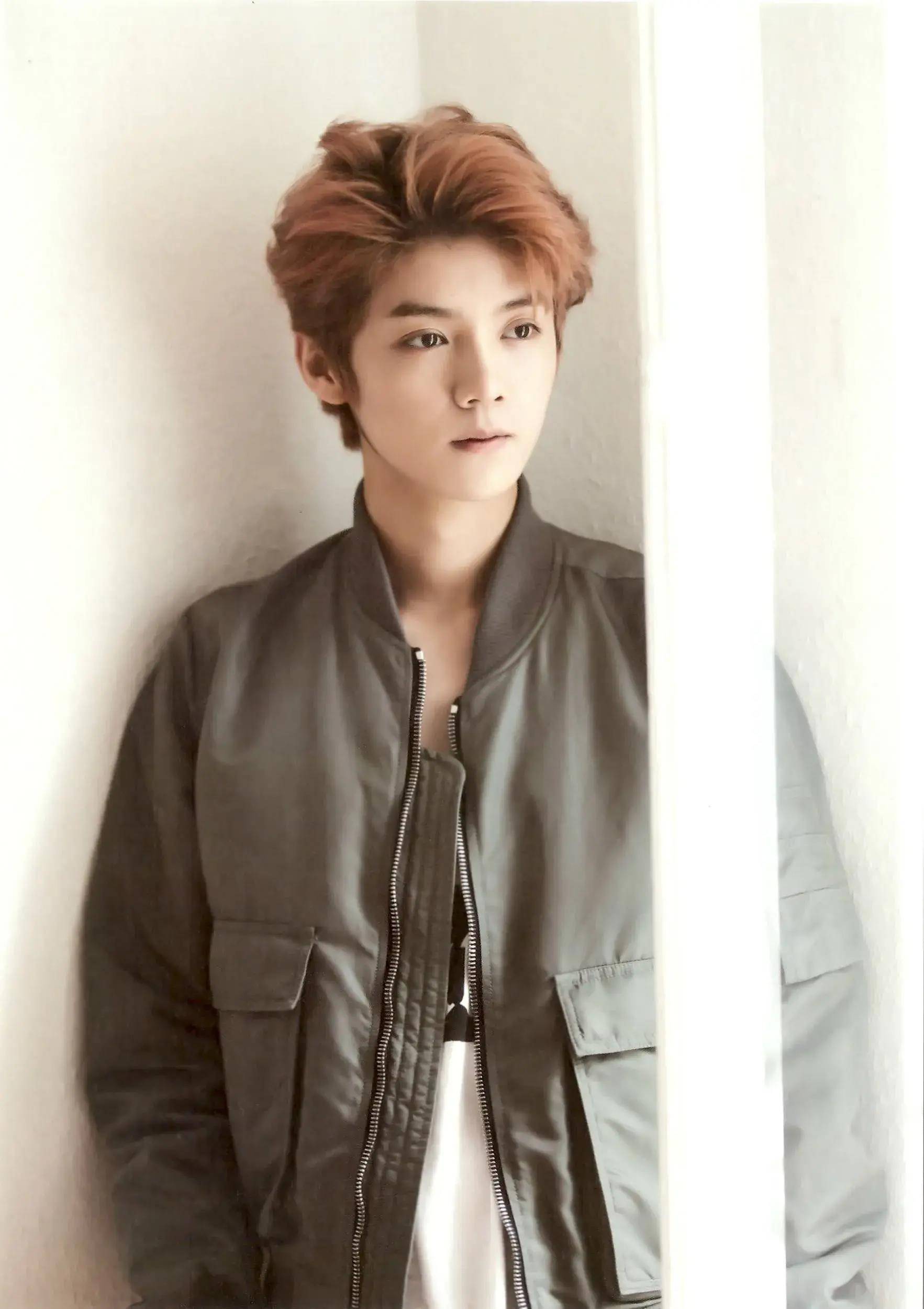 韩庚的待遇明显没有鹿晗的待遇好在他之前的有韩庚鹿晗并不是头一个