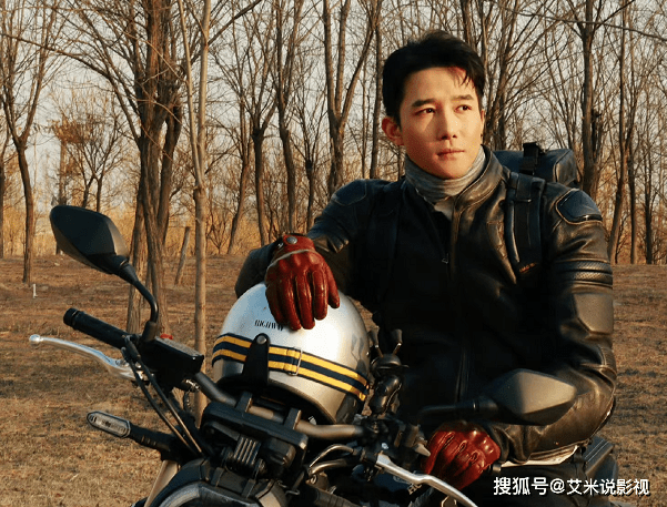 这样的章涛,不仅有专业的态度,还有过硬的表演功底,真是一位宝藏演员