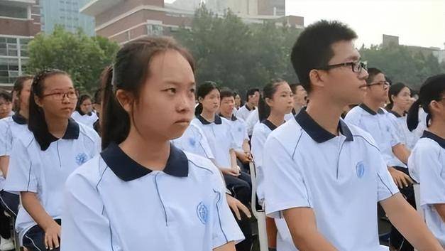 江苏初三女生持刀行凶,遭袭男抢救不治,疑似感情纠纷!_女孩_男孩_家长