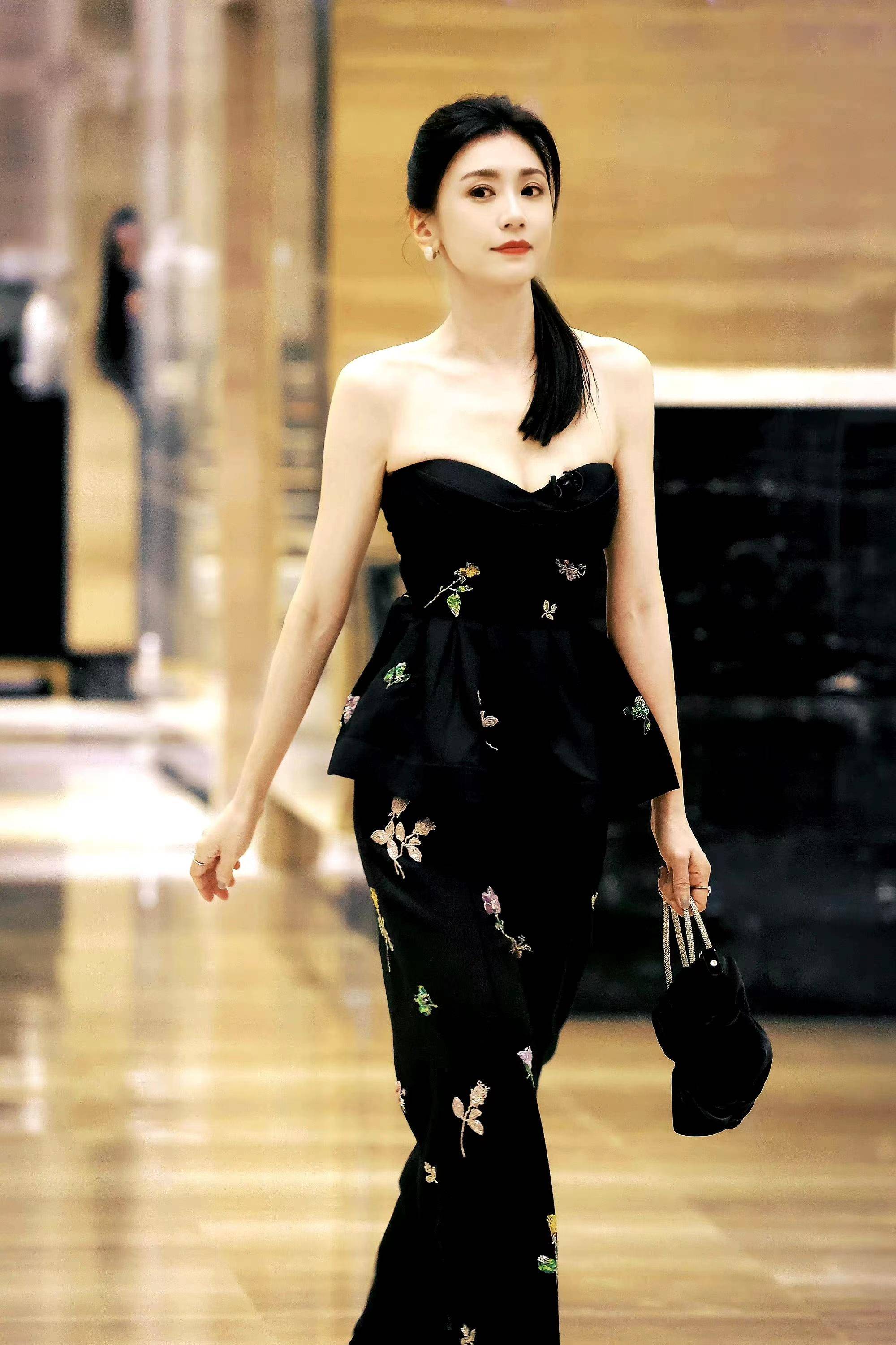 48岁贾静雯参加浪姐暴瘦!