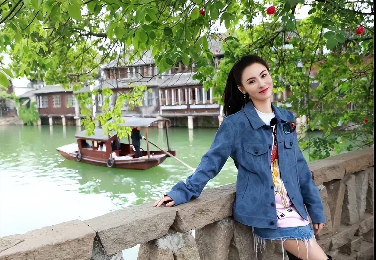 张柏芝独自游乌镇!