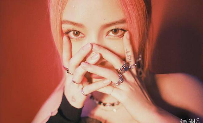 当吊带与纹身结合居然如此性感!_图案_部位_孟佳