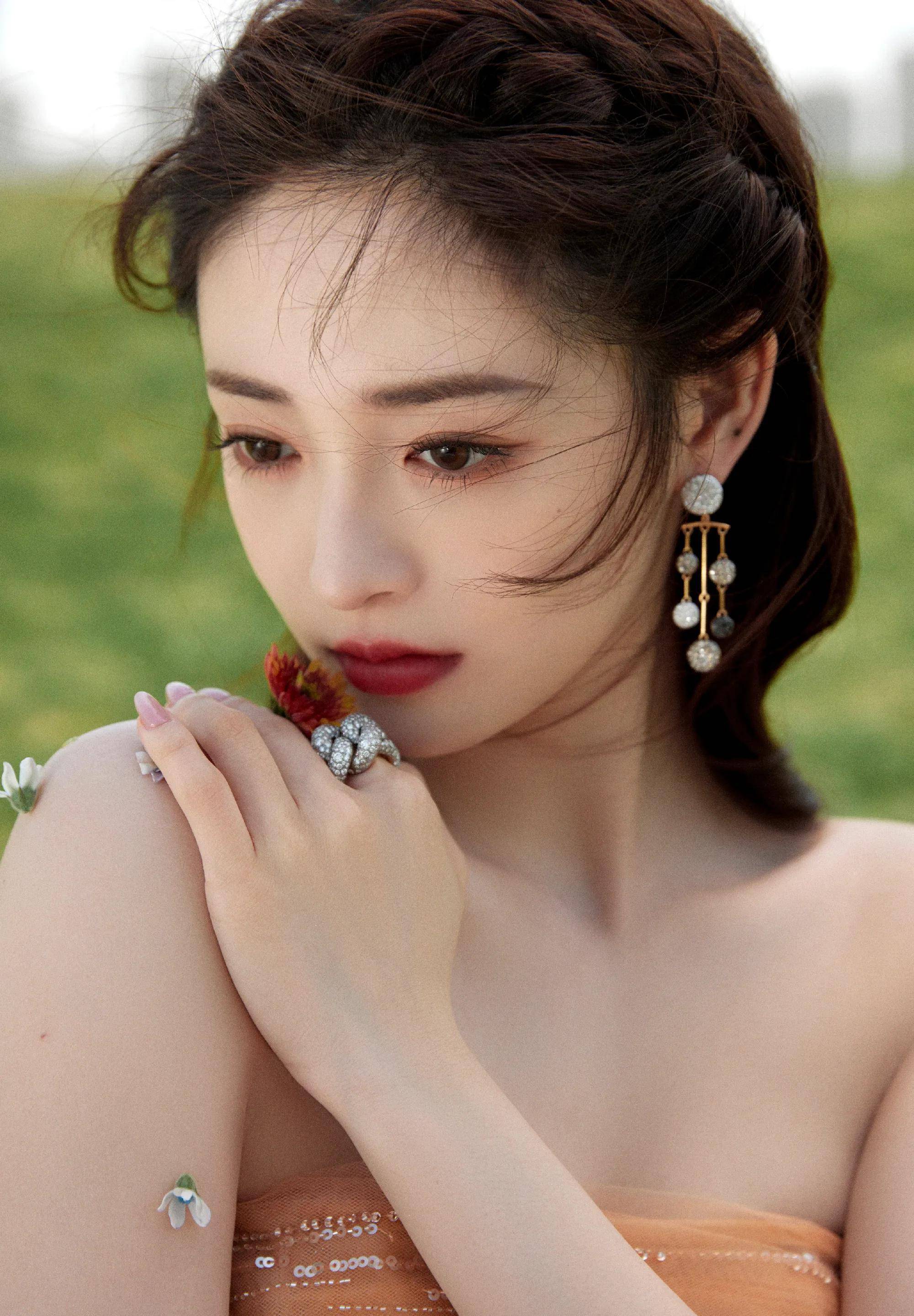 中国电影大数据盛典红毯 周冬雨穿深v骨感 林允透视装性感 袁泉飒爽