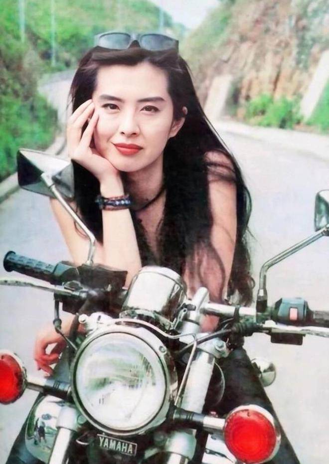 王祖贤,中国影视女演员,歌手,代表作品:倩女幽魂,青蛇传,美丽上海